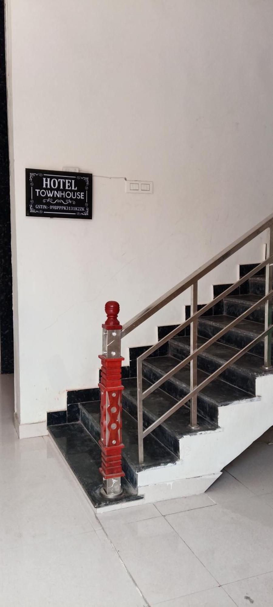 Hotel Blue Heaven Oyotownhouse ガーズィヤーバード エクステリア 写真